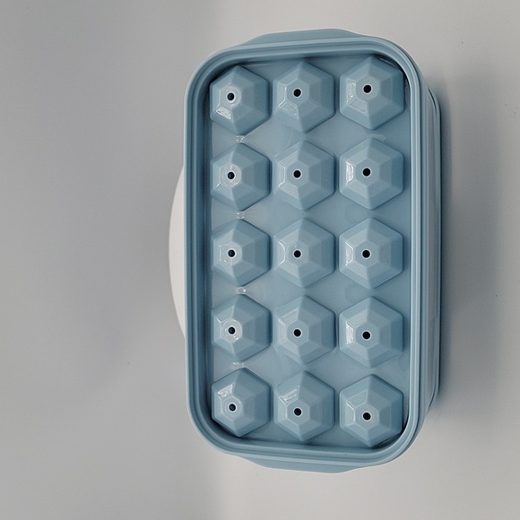 Ice cube tray, Ice cube mold and tray, New, Blue - Picture 5 of 6